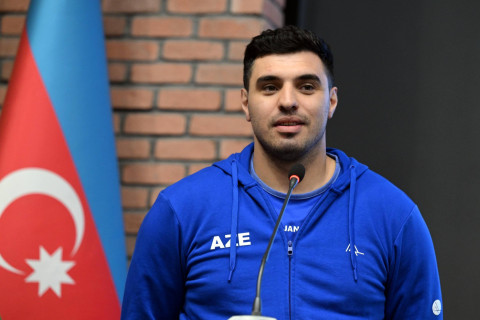 Fərid Qayıbov beynəlxalq yarışlarda yüksək nəticələr əldə etmiş idmançılarla görüşüb - FOTO