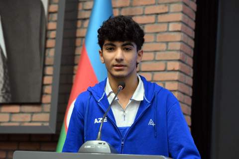 Fərid Qayıbov beynəlxalq yarışlarda yüksək nəticələr əldə etmiş idmançılarla görüşüb - FOTO