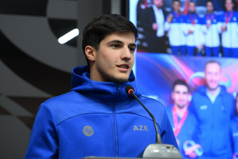 Fərid Qayıbov beynəlxalq yarışlarda yüksək nəticələr əldə etmiş idmançılarla görüşüb - FOTO