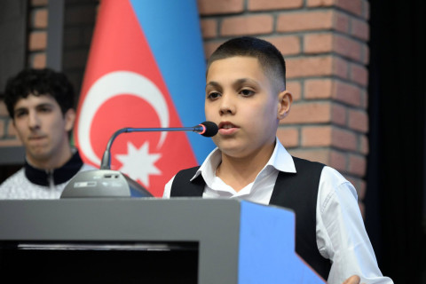 Fərid Qayıbov beynəlxalq yarışlarda yüksək nəticələr əldə etmiş idmançılarla görüşüb - FOTO