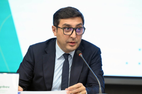 Fərid Qayıbov beynəlxalq yarışlarda yüksək nəticələr əldə etmiş idmançılarla görüşüb - FOTO