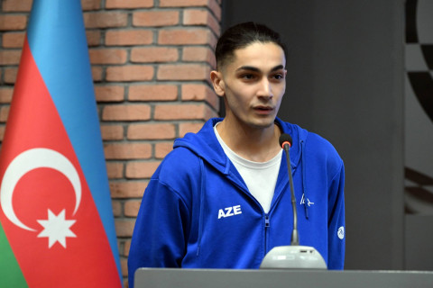 Fərid Qayıbov beynəlxalq yarışlarda yüksək nəticələr əldə etmiş idmançılarla görüşüb - FOTO