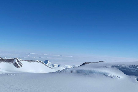 Азербайджанская альпинистка покорила высочайшую вершину в Антарктиде - ФОТО