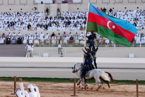 Карабахские скакуны продемонстрированы на праздновании Национального дня ОАЭ - ВИДЕО