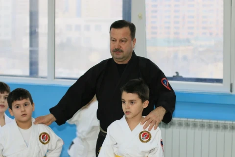 Xeyirxah insanların diqqətinə: Azərbaycanda döyüş sənəti üzrə əməkdar məşqçinin köməyə ehtiyacı var