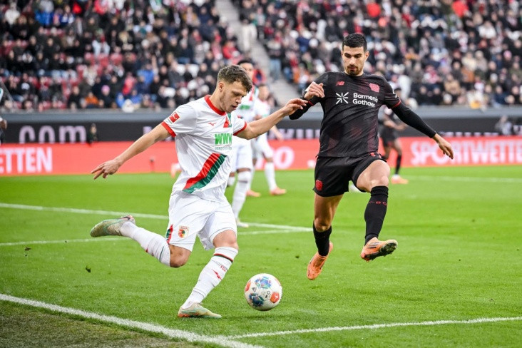 "Байер" на выезде уступил "Аугсбургу"