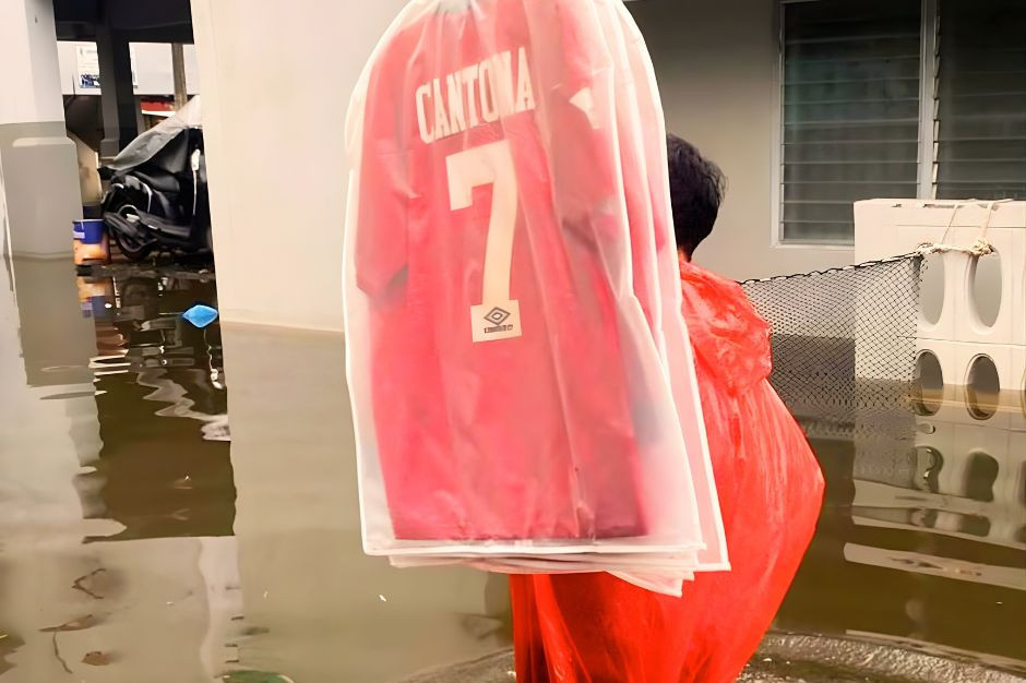 “Mançester Yunayted”in indoneziyalı azarkeşinin fotosu geniş rezonans doğurub