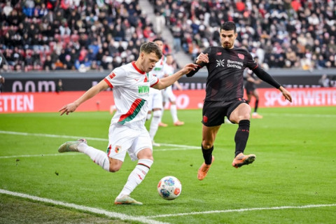 "Байер" на выезде уступил "Аугсбургу"