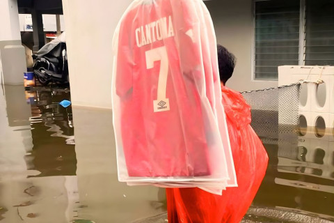 “Mançester Yunayted”in indoneziyalı azarkeşinin fotosu geniş rezonans doğurub