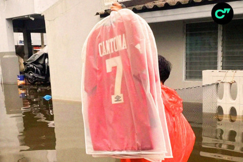 “Mançester Yunayted”in indoneziyalı azarkeşinin fotosu geniş rezonans doğurub