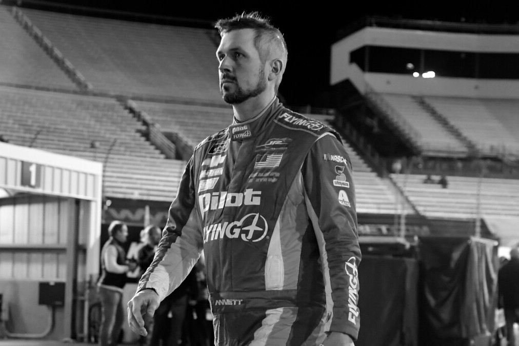 Бывший пилот NASCAR умер в возрасте 39 лет