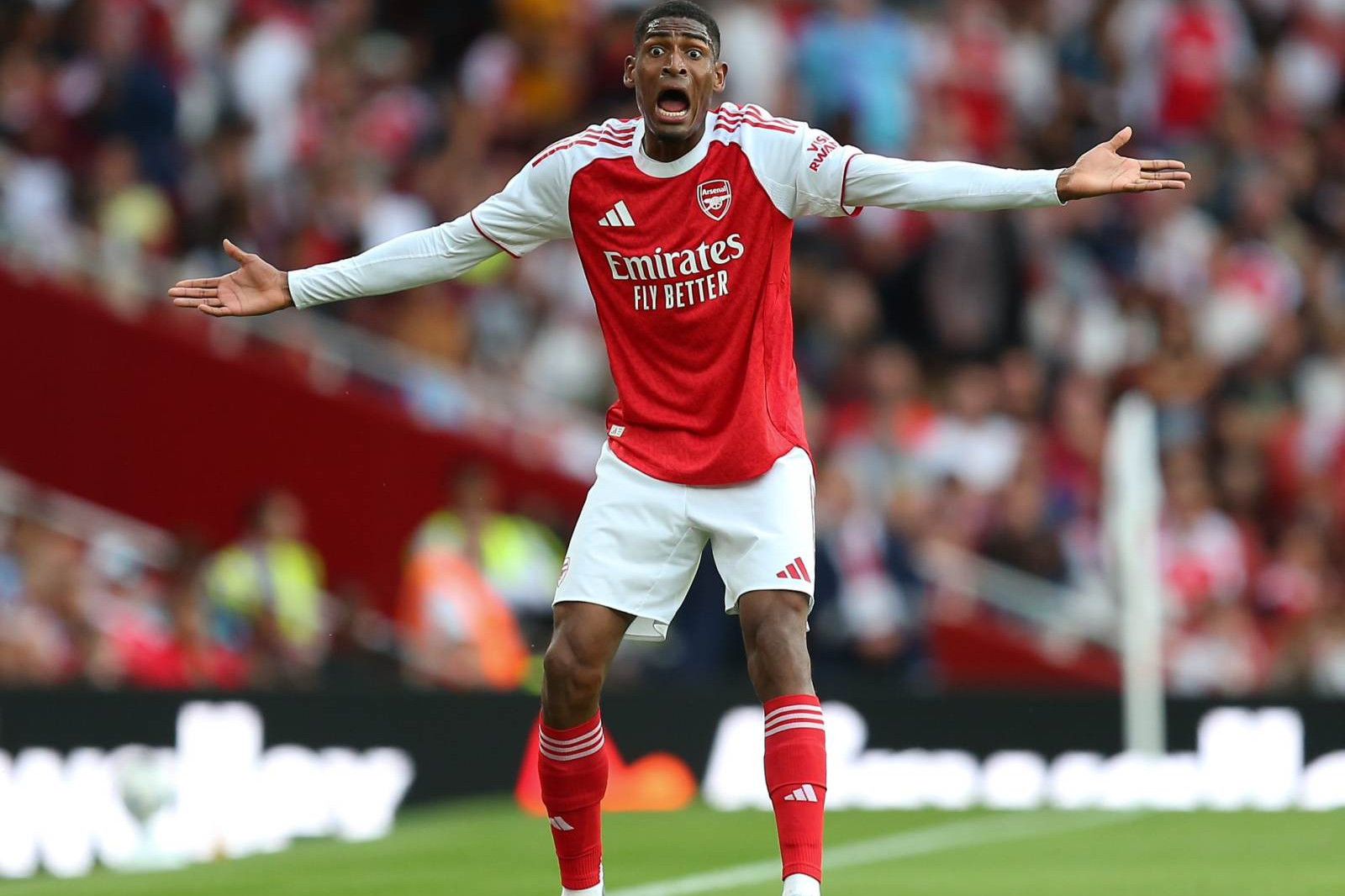 Защитник "Арсенала" выбыл на несколько недель из-за травмы