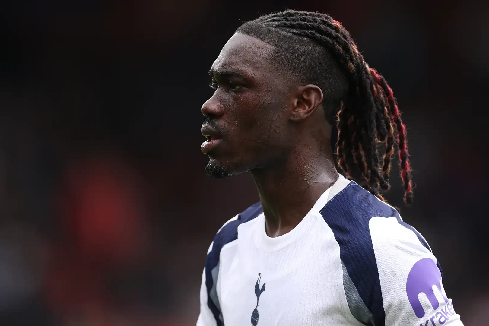 Второй за год скандал с веселящим газом: "Тоттенхэм" разбирается с полузащитником