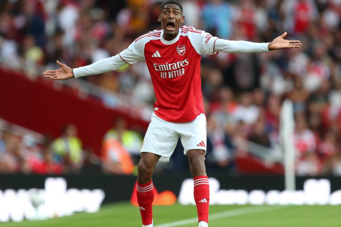 Защитник "Арсенала" выбыл на несколько недель из-за травмы