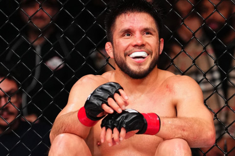 Бывший чемпион UFC объявил о завершении профессиональной карьеры