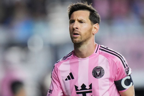 Messi 48-ci kubokunu qazanıb