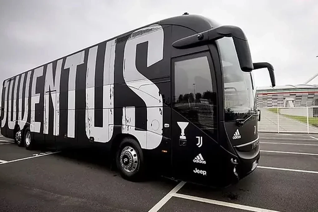 “Napoli” azarkeşləri “Yuventus”un avtobusunu daşlayıblar