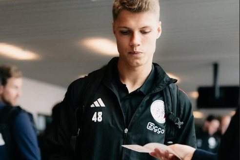 "Аякс" прибыл в Баку на матч с "Карабахом" - ВИДЕО