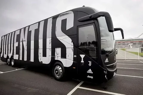“Napoli” azarkeşləri “Yuventus”un avtobusunu daşlayıblar