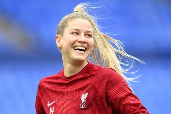 “Liverpul”un qadın futbolçusuna seksual xarakterli mesajlar yazan kişi hakim qarşısında