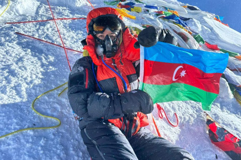 Azərbaycanlı alpinist Everest və Lhotse sertifikatlarının təqdimatını edib - FOTO