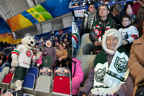 99 yaşlı azarkeş tribunada əyləşib klubuna azarkeşlik etdi