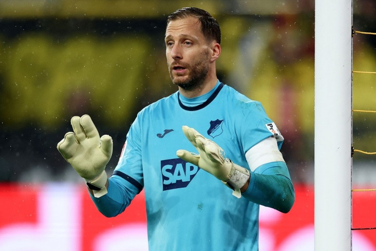 Qapıçı Bundesliqadakı uğurunu qeyd etmək üçün azarkeşlərə 500 litr pivə paylayıb