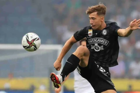 “Манчестер Юнайтед” нацелился на молодого австрийского защитника