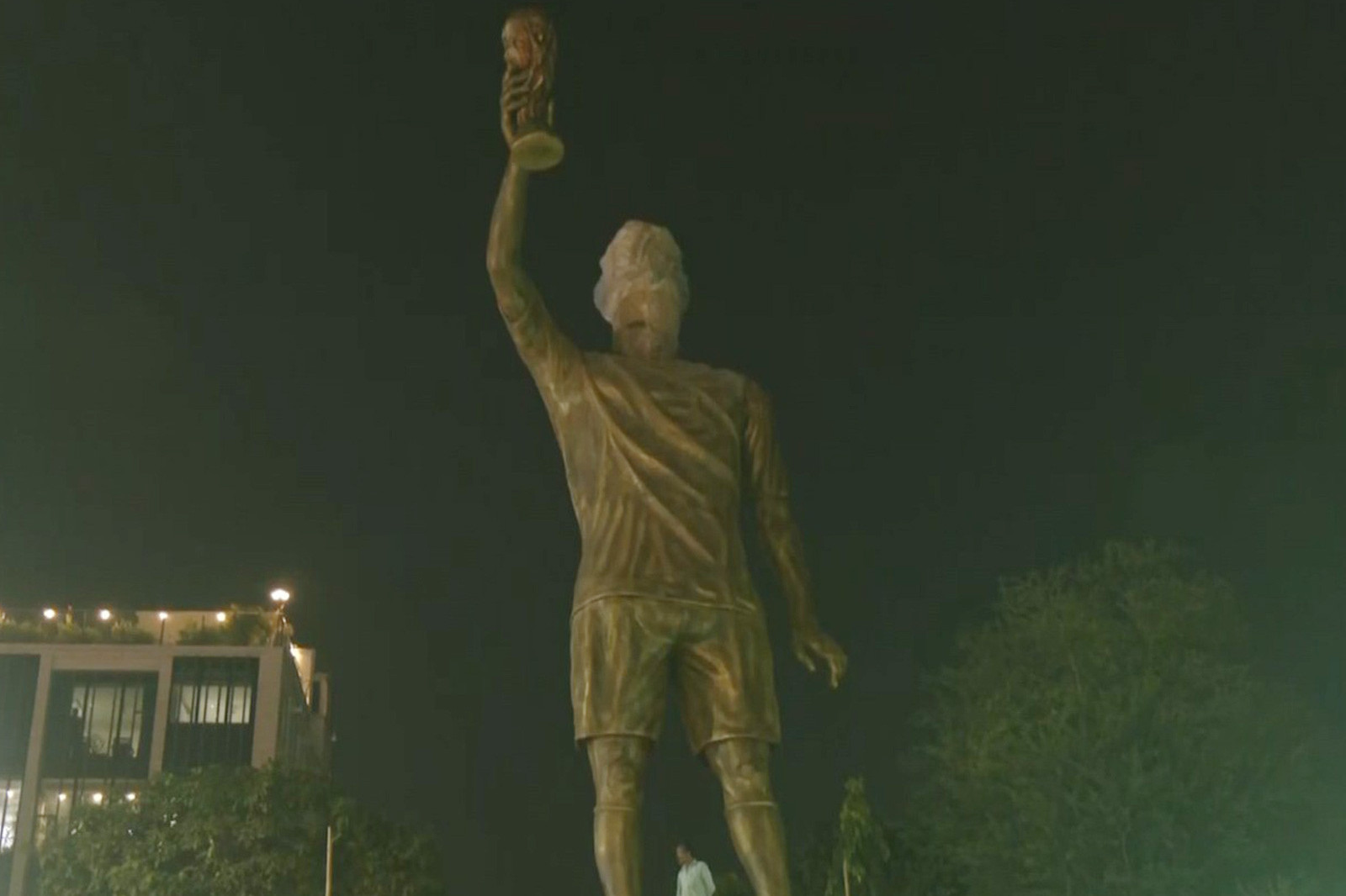 Messi has been honored with a monument in India - VIDEO
