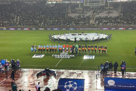 Болельщик "Карабаха" сделал предложение руки и сердца на матче с "Аяксом" - ФОТО + ВИДЕО