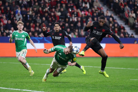 "Байер" и "Ньюкасл" сыграли вничью в матче Лиги чемпионов - ВИДЕО