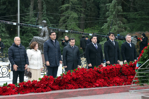 Министерство молодежи и спорта почтило память Гейдара Алиева - ФОТО