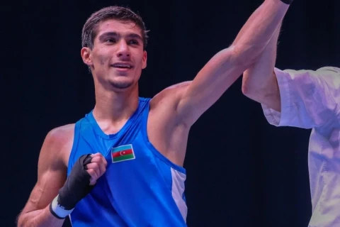 19-летний азербайджанский боксер завоевал "золото" чемпионата мира - ФОТО