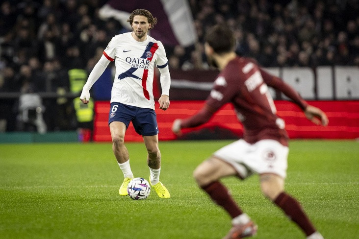 "ПСЖ" победил "Метц" и возглавил таблицу Лиги 1 - ВИДЕО