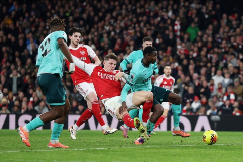 "Арсенал" победил "Вулверхэмптон" благодаря двум автоголам - ВИДЕО