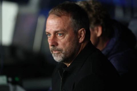 "Барселона" готова предложить Флику долгосрочный контракт