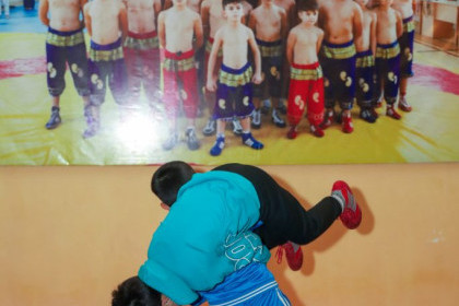 Güləş ulduzları Füzulidə gənc idmançılarla görüşüblər - FOTO