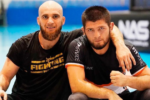 Ученика Хабиба Нурмагомедова лишили чемпионского звания