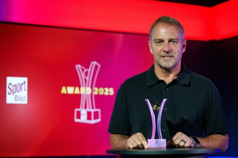 "Барселона" хочет продлить контракт с Фликом - СМИ