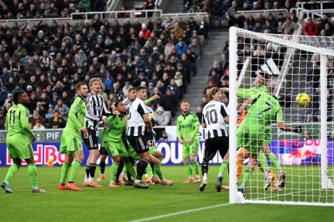 "Ньюкасл" обыграл "Фулхэм" и вышел в полуфинал Кубка лиги - ВИДЕО