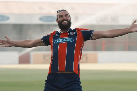 Böyük gələcək vəd edən ingiltərəli futbolçunun ayağı 36 yaşında “açıldı” - VİDEO