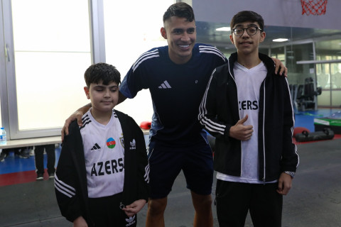 İnternat tipli xüsusi ümumtəhsil məktəbinin şagirdləri “Qarabağ”ın qonağı olublar - FOTO