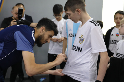 İnternat tipli xüsusi ümumtəhsil məktəbinin şagirdləri “Qarabağ”ın qonağı olublar - FOTO