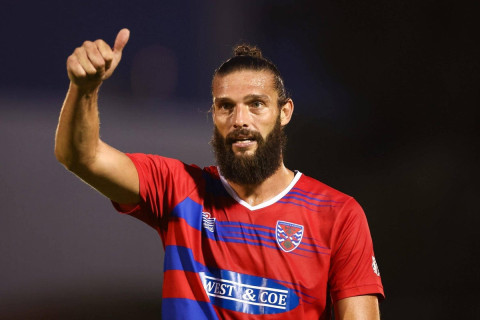 Böyük gələcək vəd edən ingiltərəli futbolçunun ayağı 36 yaşında “açıldı” - VİDEO