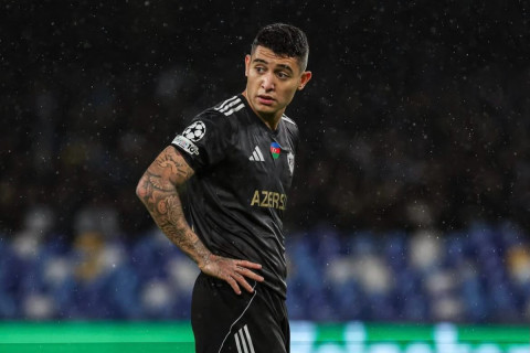 Məşhur klub “Qarabağ”ın braziliyalı yarımmüdafiəçisi üçün israr edir