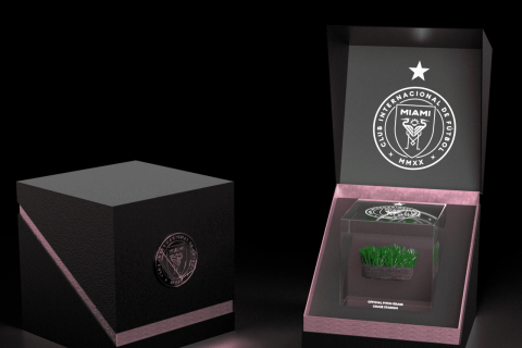 "Интер Майами" начал продавать траву, по которой ходил Месси - ФОТО