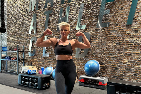 Günay Arazova: “Zala girən hər kəsin birinci soyunub-geyinmə otağında bədəninə baxıram” - VİDEO