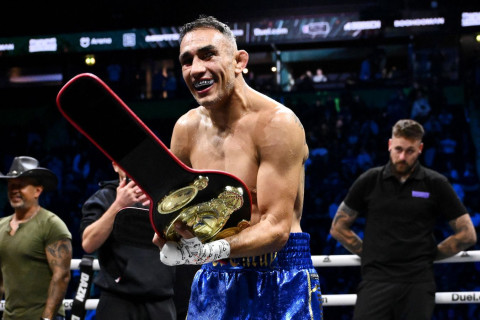 Фергюсон победил единогласным решением и завоевал титул Misfits Boxing - ВИДЕО