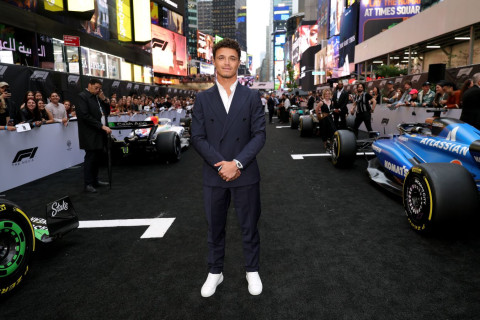 Lando Norris demensiya ilə mübarizə üçün əfsanəvi dəbilqəni imzaladı