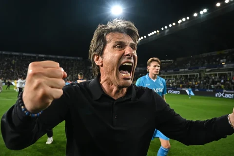 Конте выиграл второй трофей с "Наполи"